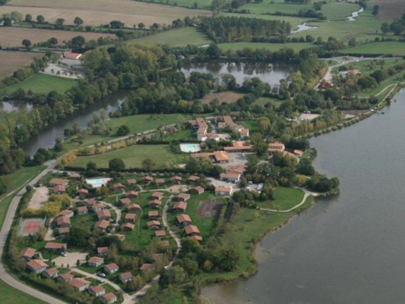 Terres De France - Natura Resort Pescalis Moncoutant Екстериор снимка